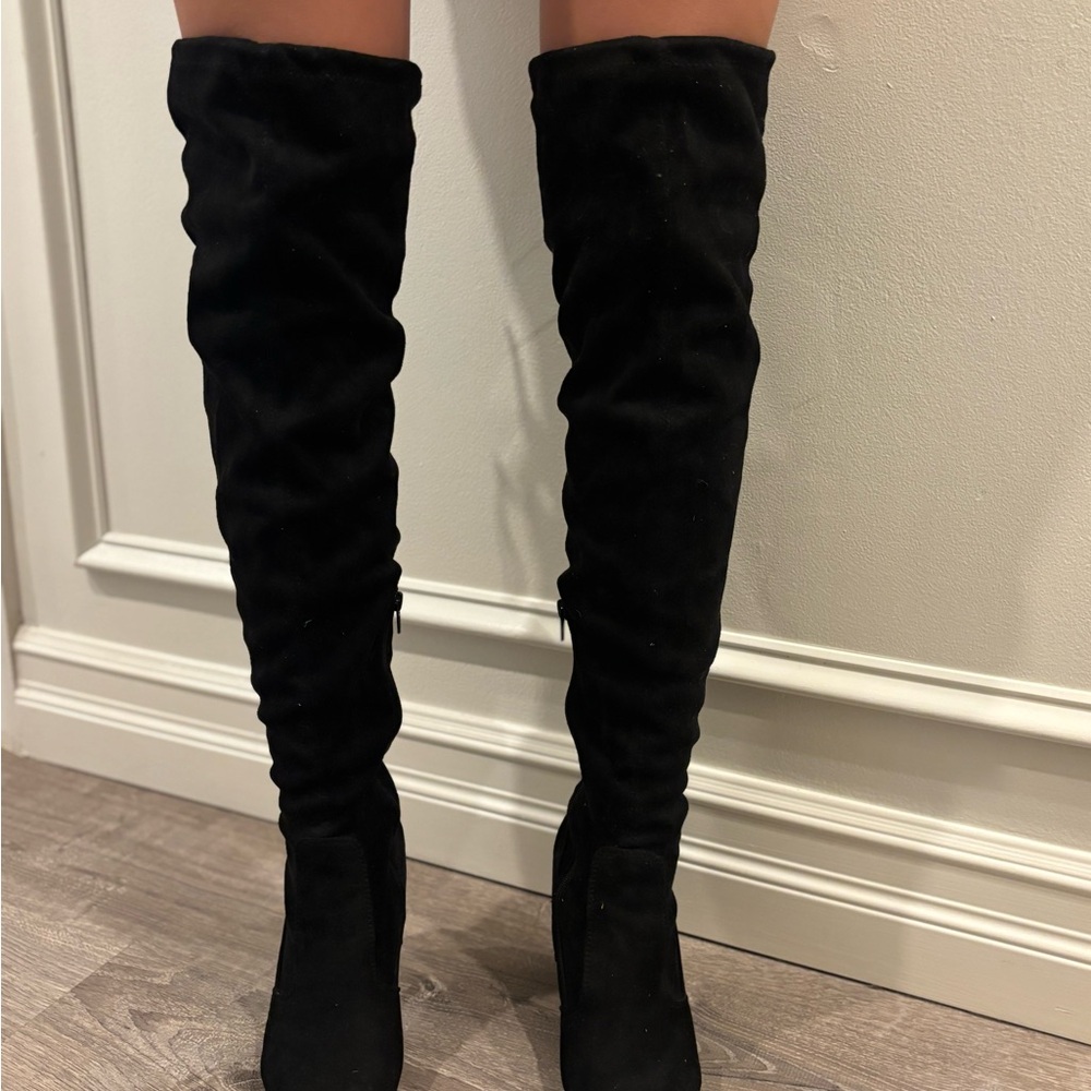 Chic Black Over-the-Knee Boots